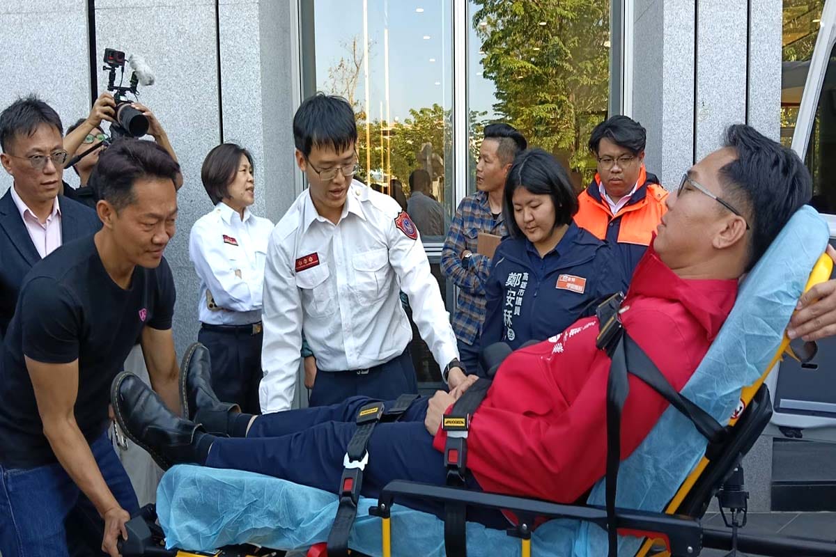 a0120肯塔基美語捐贈頂規救護車6