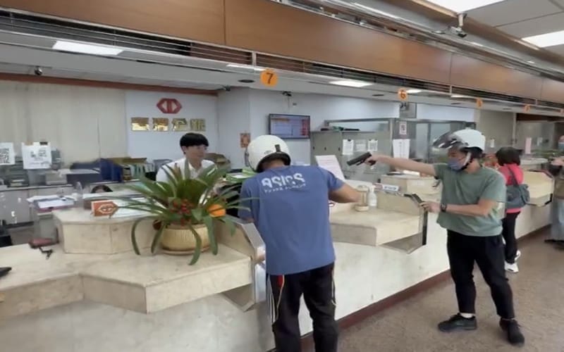 a0206楠梓警扮歹徒 2