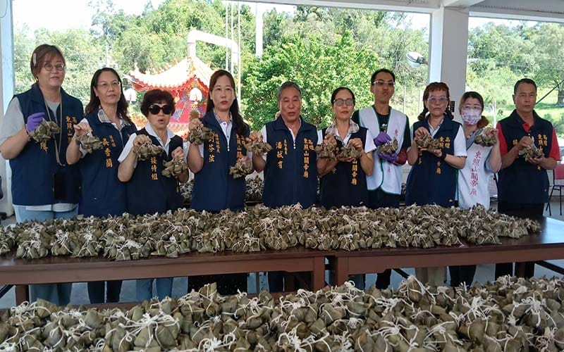 a0531高雄東照山關帝廟端午送萬顆粽 7