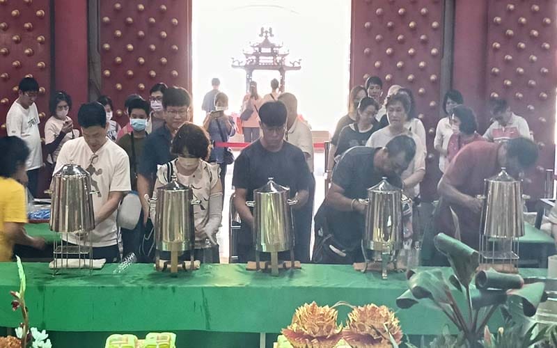 a0531高雄東照山關帝廟端午送萬顆粽 8