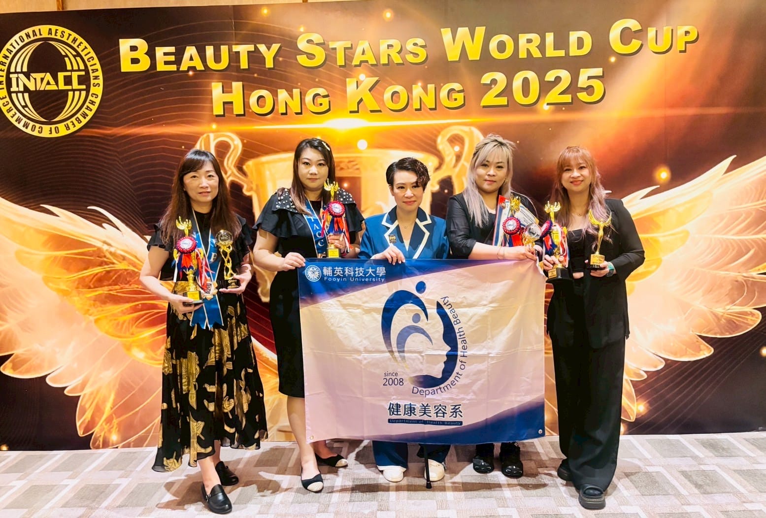 a0828師生攜手稱霸國際美業舞1