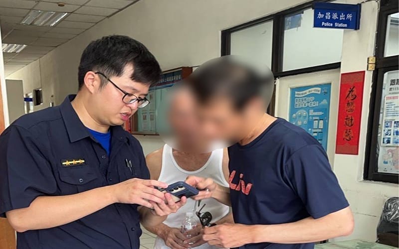 a0829迷途老翁烈日徘徊1