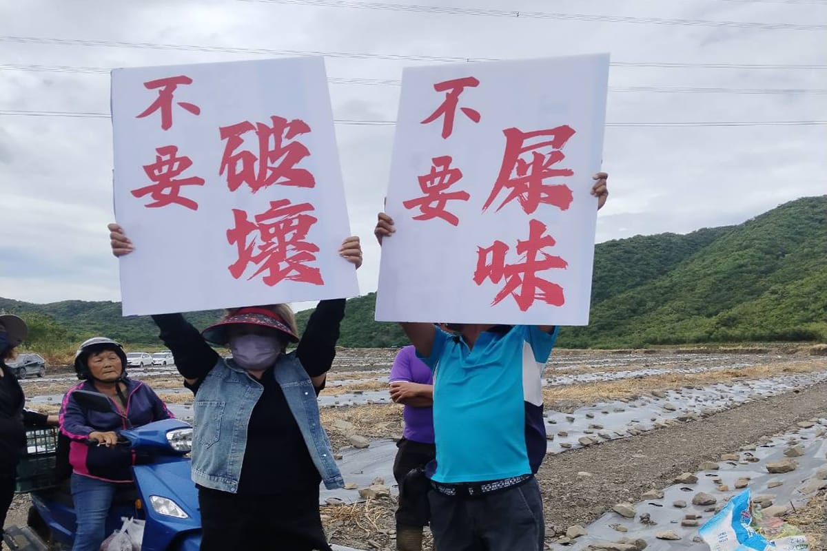 a1020楓港溪河床種西瓜私填土開路7