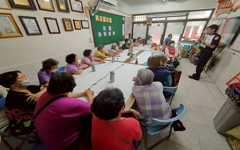 a1022楠警深入社區宣導2