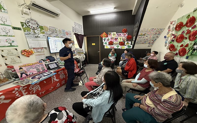 a1030重陽節楠警走入長照站1