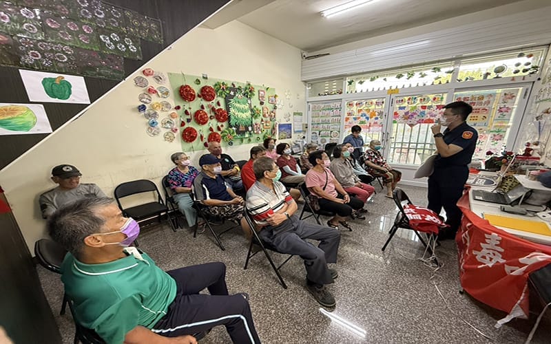 a1030重陽節楠警走入長照站2