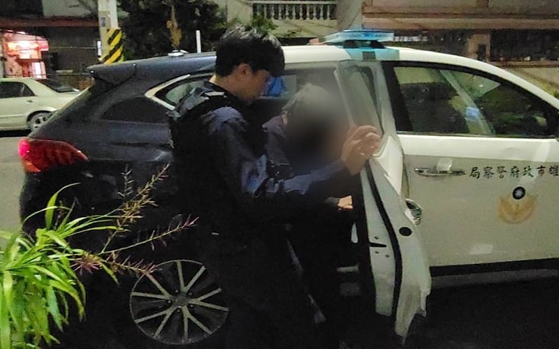 a0222暖警年初四深夜 1