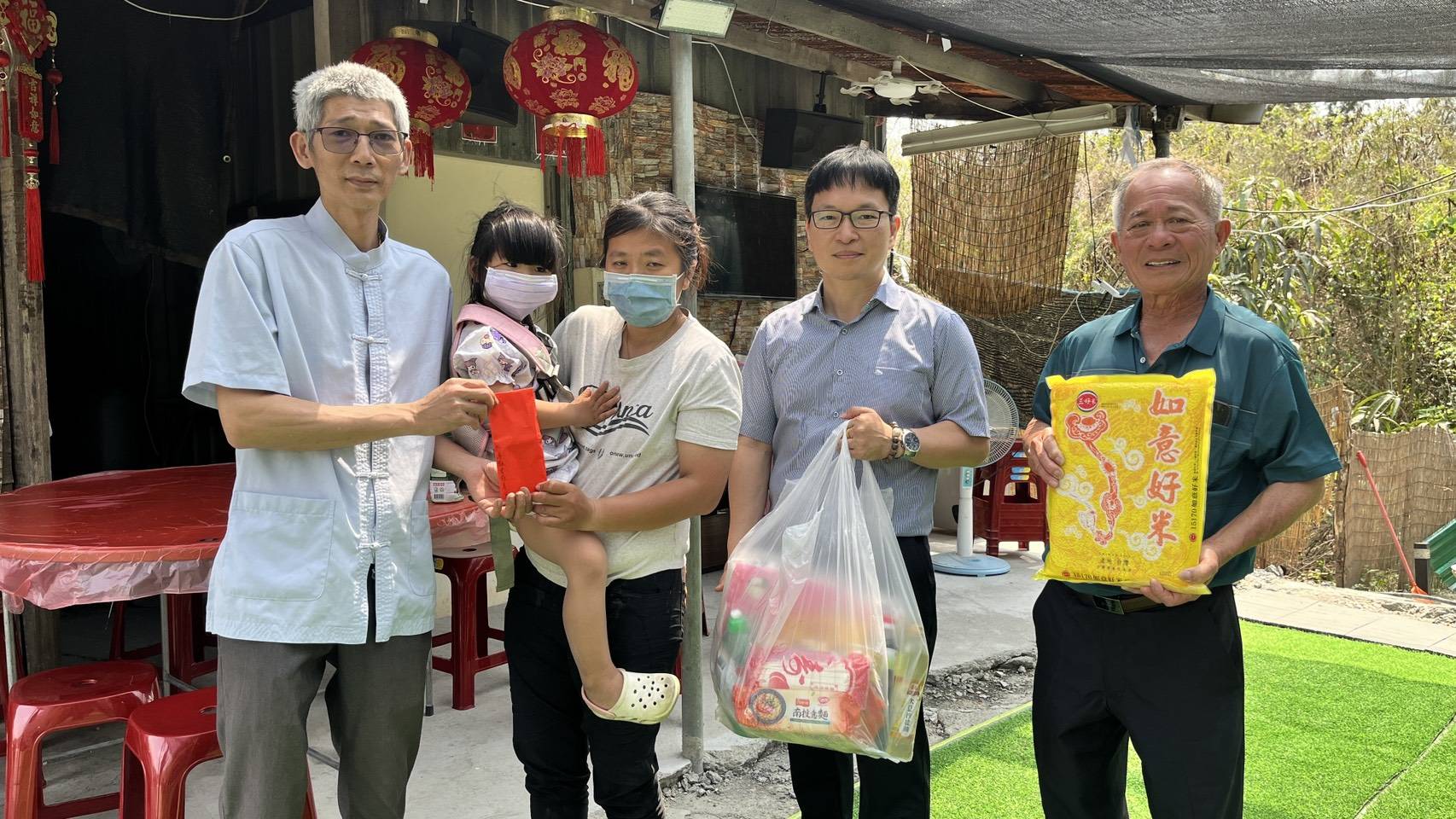 a0326深山鐵皮屋撐起五口之家