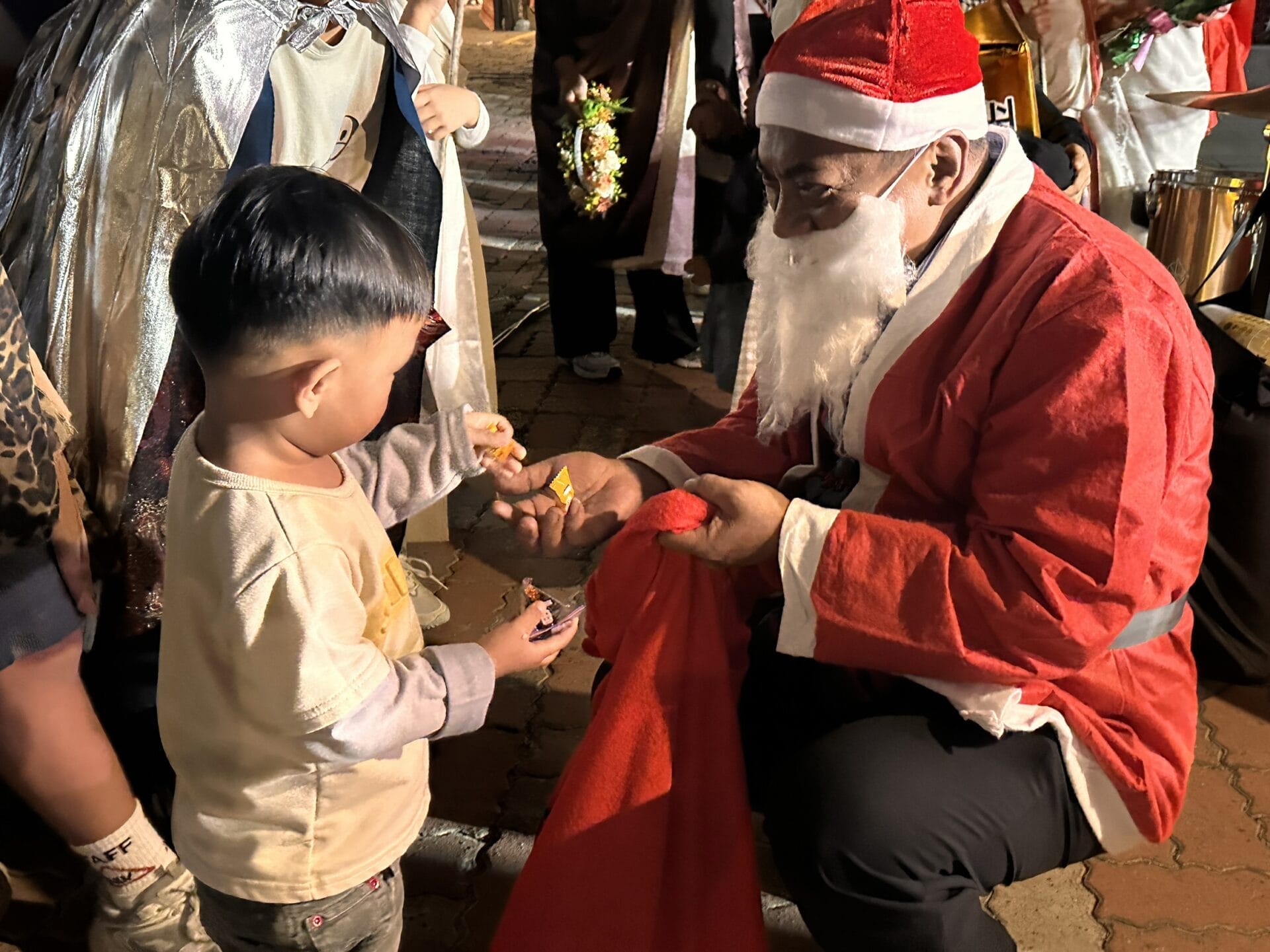 a1214鄉長化身聖誕老公公傳遞祝福4