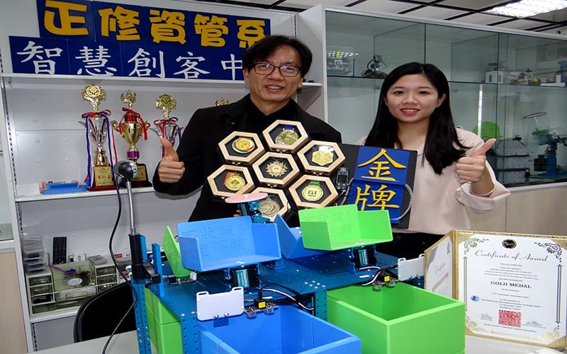 高市0308垃圾分類機械人高雄發明展摘金1